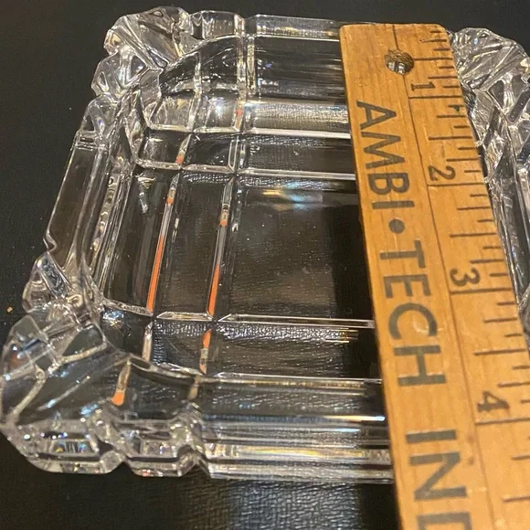 Elegant Crystal Glass Ashtray ashtray - Picture 2 of 4